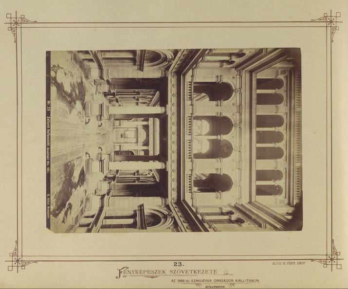 Fővám tér, a Fővámpalota díszudvara (ma a Corvinus Egyetem aulája). A felvétel az 1874 körül készült. A kép forrását kérjük így adja meg: Fortepan / Budapest Főváros Levéltára. Levéltári jelzet: HU.BFL.XV.19.d.1.05.024