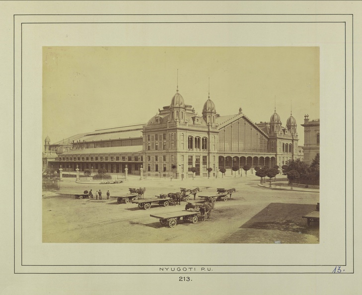 Nyugati pályaudvar a Nyugati tér felől nézve. A felvétel 1880-1887 között készült. A kép forrását kérjük így adja meg: Fortepan / Budapest Főváros Levéltára. Levéltári jelzet: HU.BFL.XV.19.d.1.06.025