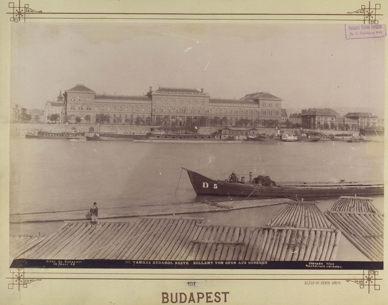 "A Vámház épülete a budai partról nézve. A felvétel 1890 után készült." A kép forrását kérjük így adja meg: Fortepan / Budapest Főváros Levéltára. Levéltári jelzet: HU.BFL.XV.19.d.1.07.199