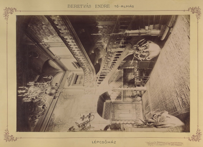 "A tóalmási Beretvás-kastély lépcsőháza. A felvétel 1895-1899 között készült." A kép forrását kérjük így adja meg: Fortepan / Budapest Főváros Levéltára. Levéltári jelzet: HU.BFL.XV.19.d.1.12.049