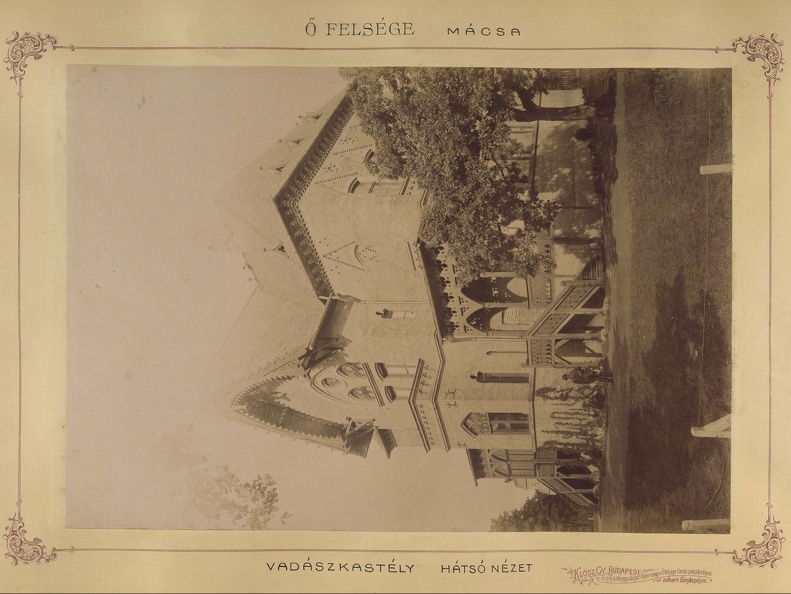 "A mácsai királyi vadászkastély hátsó nézete. A felvétel 1895-1899 között készült." A kép forrását kérjük így adja meg: Fortepan / Budapest Főváros Levéltára. Levéltári jelzet: HU.BFL.XV.19.d.1.12.076