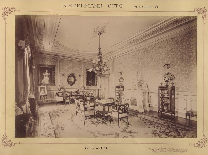 "A mozsgói Biedermann-kastély szalonja. A felvétel 1895-1899 között készült." A kép forrását kérjük így adja meg: Fortepan / Budapest Főváros Levéltára. Levéltári jelzet: HU.BFL.XV.19.d.1.12.130