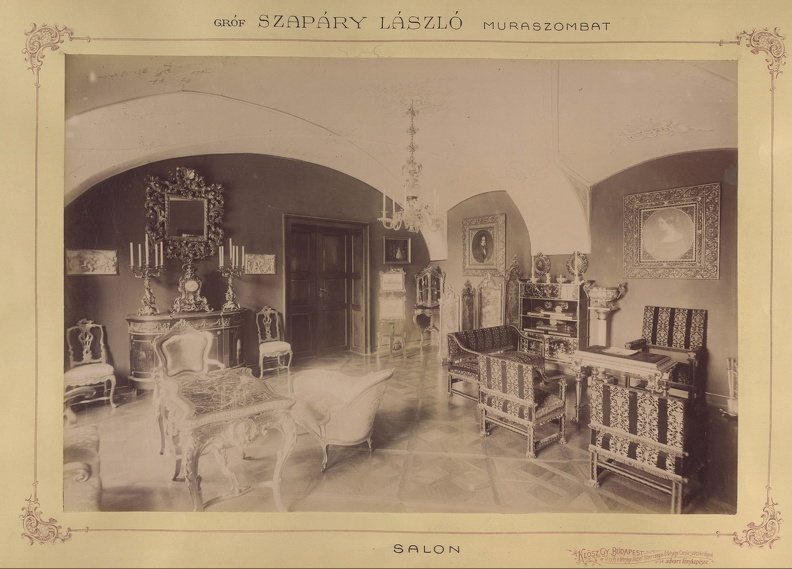 a Szapáry-kastély szalonja. A felvétel 1895-1899 között készült. A kép forrását kérjük így adja meg: Fortepan / Budapest Főváros Levéltára. Levéltári jelzet: HU.BFL.XV.19.d.1.12.202