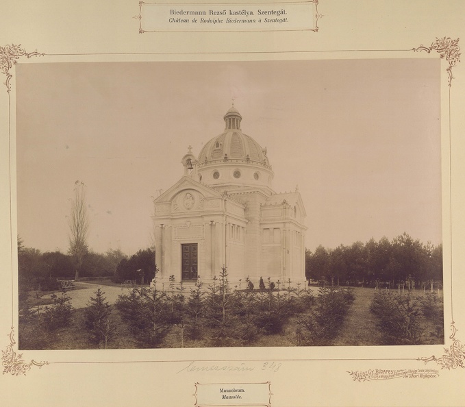 a Biedermann-család mauzóleuma. A felvétel 1895-1899 között készült. A kép forrását kérjük így adja meg: Fortepan / Budapest Főváros Levéltára. Levéltári jelzet: HU.BFL.XV.19.d.1.13.058