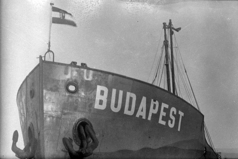 BUDAPEST típusú, folyam-tengeri áruszállító motorhajó.