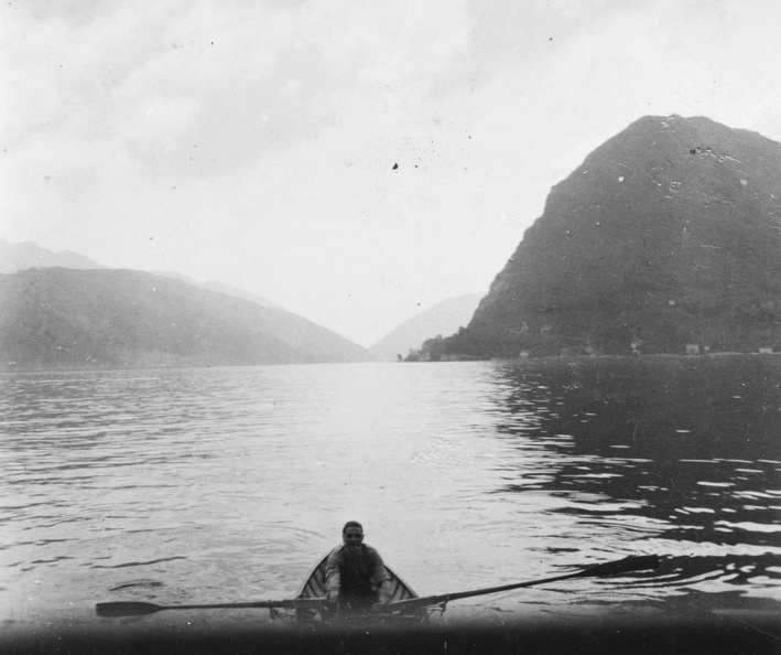 Lugano-tó, jobbra a San Salvatore hegy.