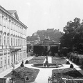 Mirabell kastély parkja, háttérben Hohensalzburg vára.