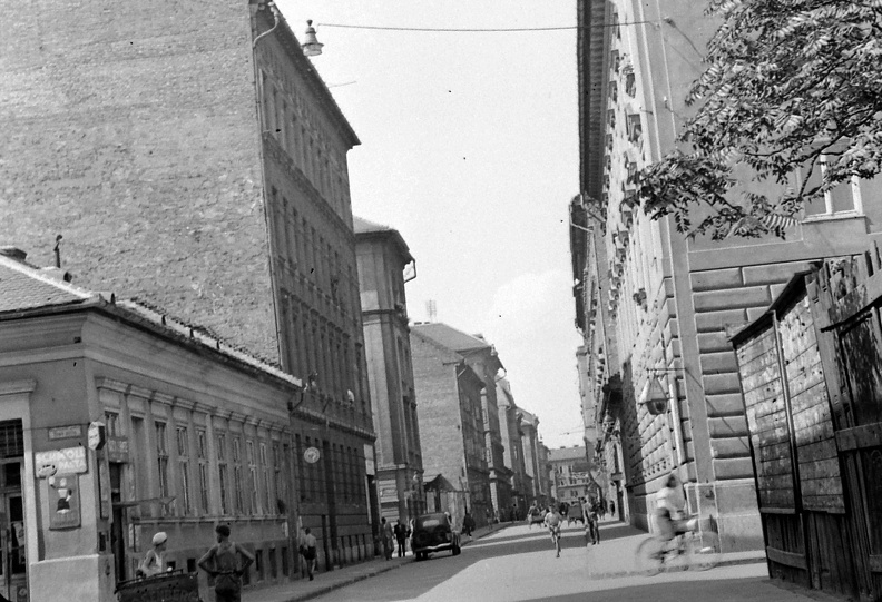 Szigetvári utca - Tömő utca sarok.