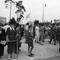 a Waldbühne bejárata előtt készült a kép az 1936. évi nyári olimpiai játékok alatt.