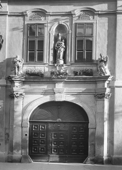 Kossuth Lajos (Káptalan) utca 6. Wagner ház barokk homlokzata.