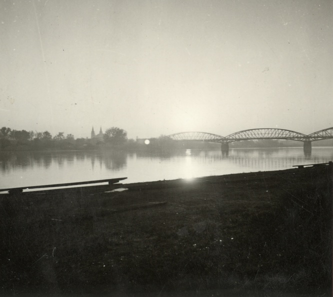 Rákóczi Ferenc rakpart az Erzsébet híd felé nézve.