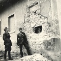 egy falusi házba becsapódott 8 cm-es gránát nyoma a magyar csapatok bevonulása idején.