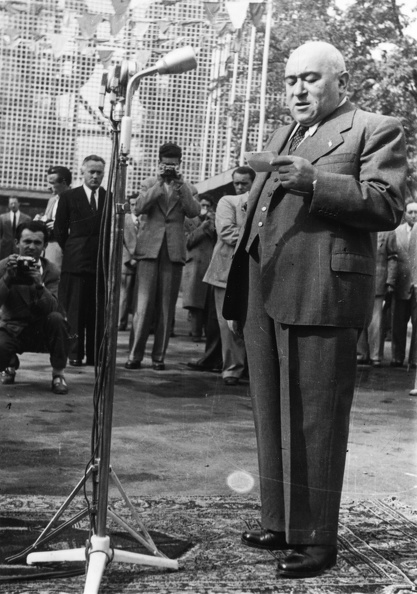 megnyitó 1948. június 11-én, Rákosi Mátyás beszél.