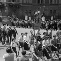 Május 1-i felvonulók az Andrássy úton, a Kodály köröndnél (Köröndnél).