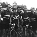 Szabó József utca, Millenáris pálya, a magyar kerékpáros körverseny (Tour de Hongrie) zárónapja 1949. július 1-én. A győztes francia csapat, jobbra az egyéni győztes André Labeylie.