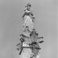 Mária szobor a Bartók Béla utca és a Vasvári Pál utca kereszteződésében.