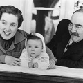 Nagy Imre későbbi miniszterelnök leányával, Erzsébettel és unokájával.