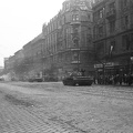 Szent István körút a Nyugati (Marx) tér felé nézve, jobbra a Szemere utca torkolata. A szovjet csapatok ideiglenes kivonulása 1956. október 31-én.