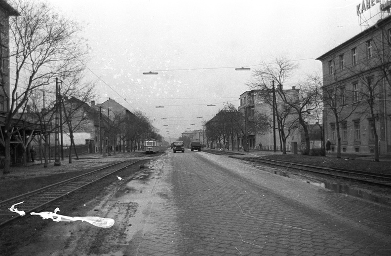 Fehérvári út, balra a Major utca (mára a lakótelep miatt megszünt szakasza), jobbra a Barázda utca torkolata.