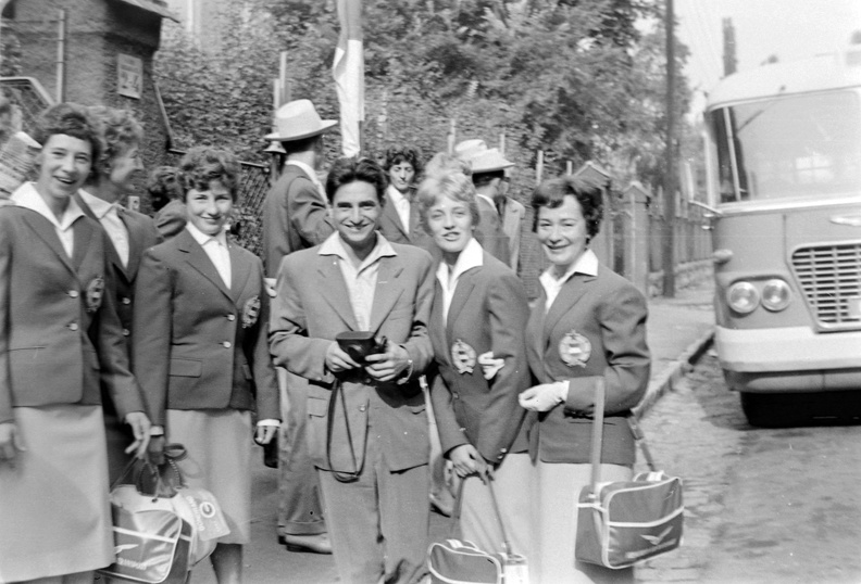 Tárogató út 2-4. Az 1960-as római olimpián résztvevő sportolók egy csoportja.