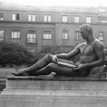 a Tudomány szobra (Medgyessy Ferenc, 1930.) a Déri Múzeum előtt.