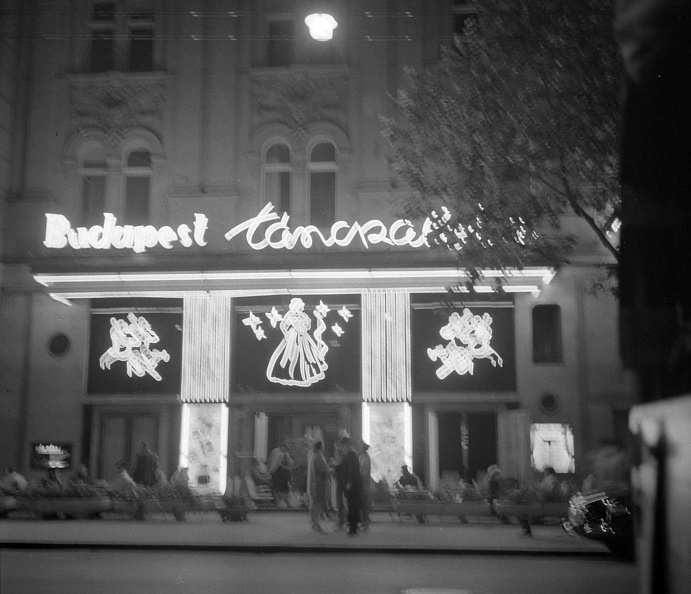 Nagymező utca, Budapest Táncpalota (Moulin Rouge).