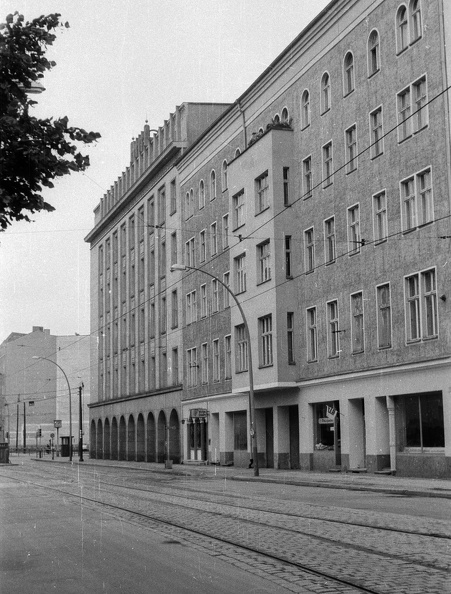 Kelet-Berlin, Chausseestrasse az Invalidenstrasse felé nézve.