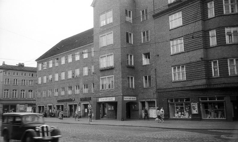 Marienplatz 9., balra a Helenenstrasse torkolata.