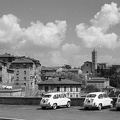 Piazza Mercato, háttérben a Santa Maria dei Servi-templom.