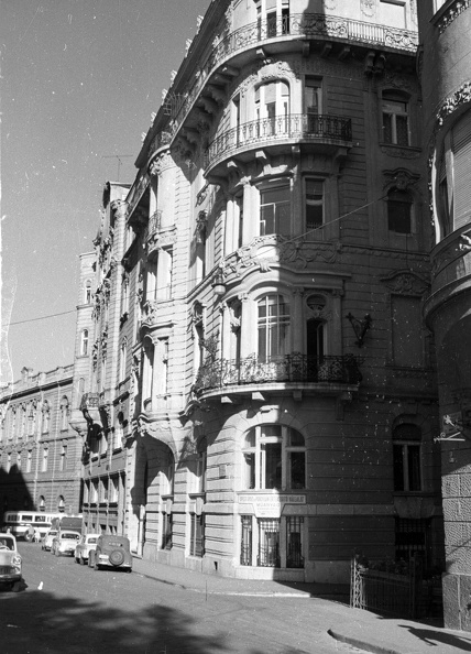 Március 15. tér a Kéményseprő utcától a Váci utca felé nézve.