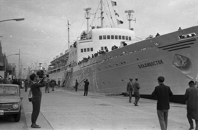 a szovjet Vladivosztok utasszállitó hajó.