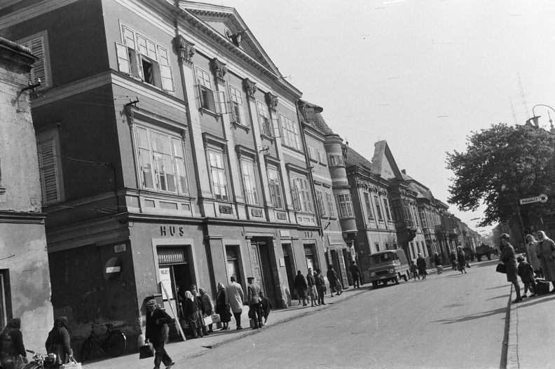 Széchenyi tér a Rákóczi Ferenc utca felé nézve.