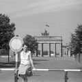 Kelet-Berlin, a Brandenburgi Kapu az Unter den Linden felől nézve.