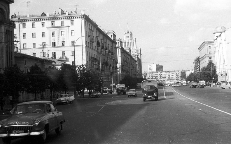 Bolsaja Szadovaja utca a Tverszkaja utca felé nézve.