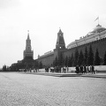 Vörös tér, a háttérben balra a Vaszilij Blazsennij székesegyház, jobbra a Szpasszkaja-torony, egykor a Kreml főbejárata, előtte a Lenin mauzóleum.