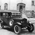 Rippl-Rónai utca 26., az Autóközlekedési Technikum udvara. 1928-as MÁG Magosix személygépkocsi.