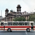 Kossuth Lajos tér, háttérben a Néprajzi múzeum (Magyar Nemzeti Galéria, előtte Kúria) épülete. Ikarus (Saurer) 659 autóbusz.