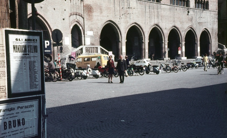 Piazza Cavour, Palazzo dell'Arengo.