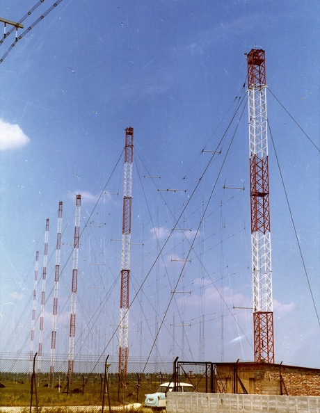 a rádióállomás antennarendszere.
