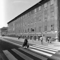 Váci út az Árbóc utcától a Zsilip utca felé nézve, Hétház munkáskolónia épülete.