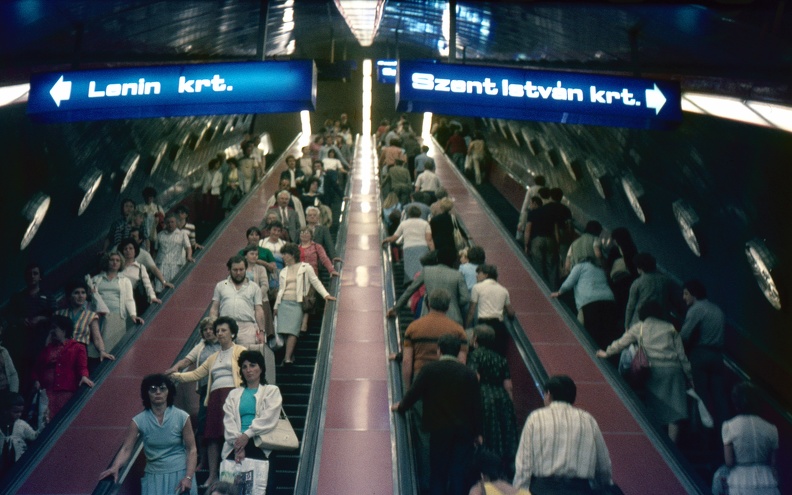 a Nyugati pályaudvar metróállomás mozgólépcsője.