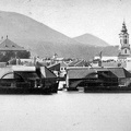 hajómalmok a Dunán, háttérben Óbuda belvárosa. A felvétel 1878 előtt készült.