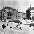 Blaha Lujza tér (ekkor a Népszínház utca és a Rákóczi út találkozása), a Népszínház (a későbbi Nemzeti Színház) épülete. A felvétel 1893-ban készült.