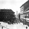 Váci utca a mai Március 15. tér felől dél felé nézve, háttérben az Angolkisasszonyok temploma, előtérben az ekkori Rózsa tér. A felvétel 1895 körül készült.