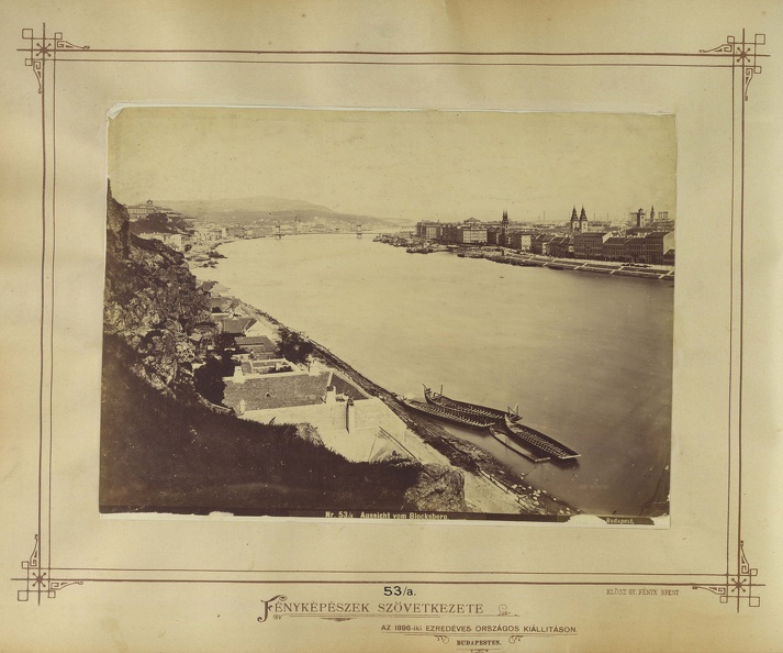 kilátás a Gellérthegyről a Lánchíd és az épülő Margit híd felé. A felvétel 1874 körül készült. A kép forrását kérjük így adja meg: Fortepan / Budapest Főváros Levéltára. Levéltári jelzet: HU.BFL.XV.19.d.1.05.055