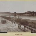 Villamos végállomás és a teherhajó kikötő raktárai a Széchenyi (Rudolf) rakparton az Arany János utca torkolatánál. Háttérben a Lánchíd és a Királyi Palota. A felvétel 1890 körül készült. A kép forrását kérjük így adja meg: Fortepan / Budapest Főváro