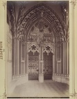 Mátyás-templom, a Mária-kapu belső előtere. A felvétel 1890 után készült. A kép forrását kérjük így adja meg: Fortepan / Budapest Főváros Levéltára. Levéltári jelzet: HU.BFL.XV.19.d.1.08.017