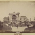"A Keleti pályaudvar homlokzati képe. A felvétel 1890 után készült." A kép forrását kérjük így adja meg: Fortepan / Budapest Főváros Levéltára. Levéltári jelzet: HU.BFL.XV.19.d.1.08.034