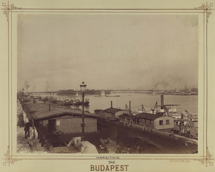 budai alsó rakpart a Margit híd felé nézve. A felvétel 1894-1900 között készült. A kép forrását kérjük így adja meg: Fortepan / Budapest Főváros Levéltára. Levéltári jelzet: HU.BFL.XV.19.d.1.08.131