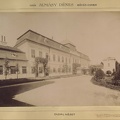 a Harruckern-Wenckheim-Almásy-kastély oldalnézete. A felvétel 1895-1899 között készült. A kép forrását kérjük így adja meg: Fortepan / Budapest Főváros Levéltára. Levéltári jelzet: HU.BFL.XV.19.d.1.11.116